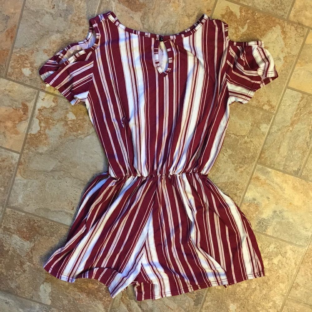 Cold-Shoulder Romper - Picture 6 of 8